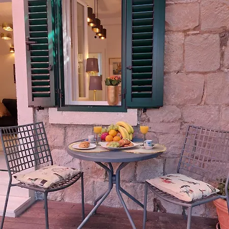 Old Town Oasis Split