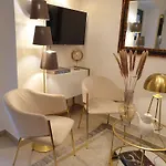 Old Town Oasis Apartament