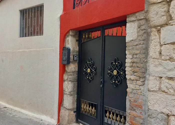 Old Town Oasis Split