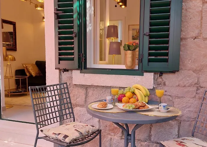 Old Town Oasis Split